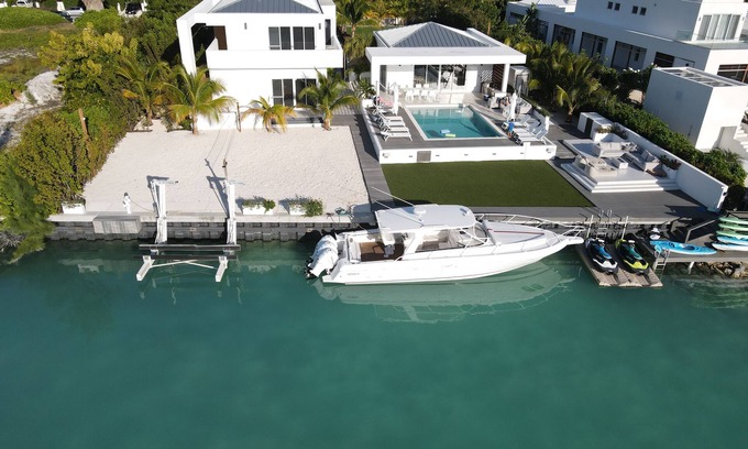 Leeward Settlement Casa | Waterfront Luxury Villa with Optional Boat and Beach Access Just Steps Away