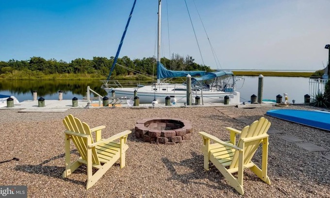 Osborn Island Casa | Waterfront Home with Beautiful Views of the Bay and Nature