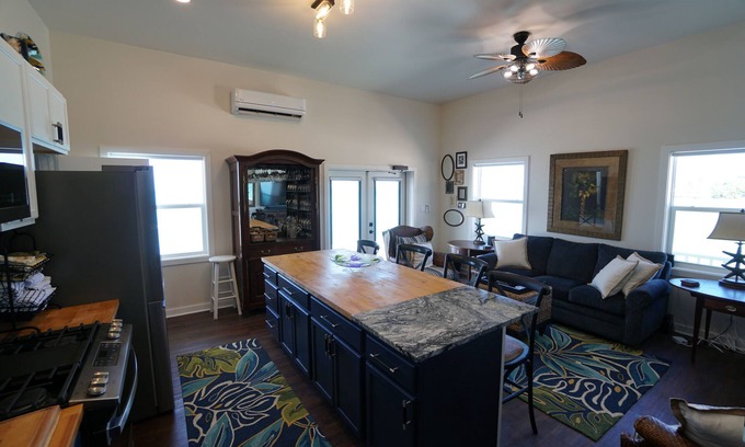 Staniel Cay Apartamento | Waterfront 1-bedroom apartment in charming Staniel Cay Huge Patio