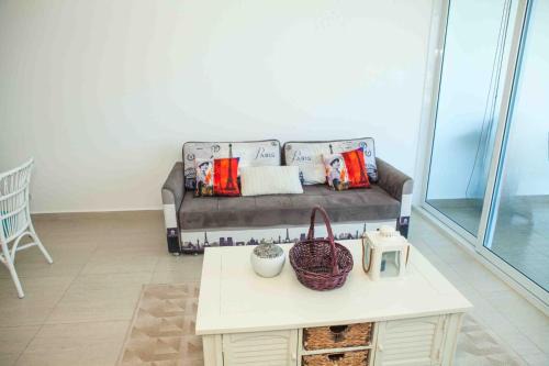 Playa Blanca Apartamento | Waterfront 2