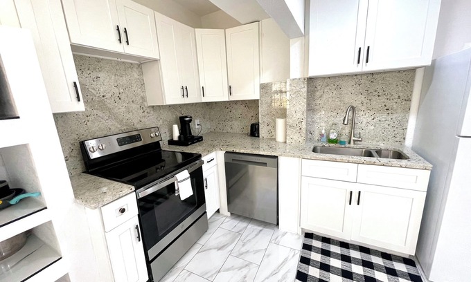 Coquina Key Apartamento | WATERFRONT 2bd/1ba Apartment w/ Kayaks