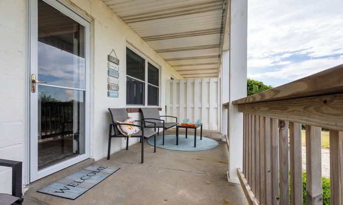 Cottage Line Casa | Waterfront 2BR/1BA, Amazing View, Backyard Sandy Beach
