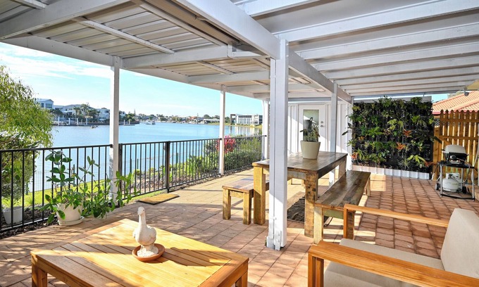 Warana Casa | Waterfront 3 B/Room, 6 Guests - Light, Relaxed ZC7