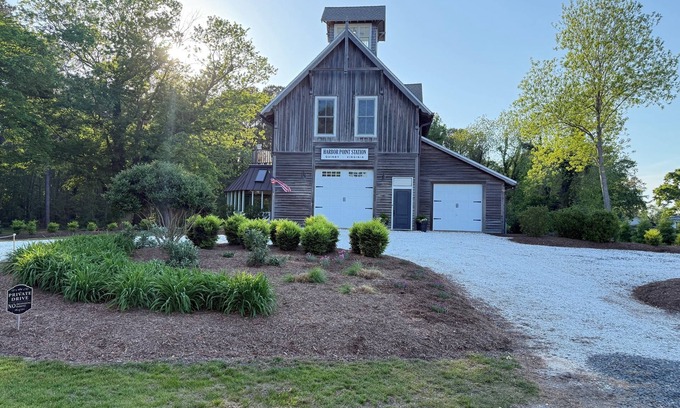 Quinby Casa | WATERFRONT-3 BDRM 3 Bath-Pickleball,fishing,BEAUTIFUL &NEWLY REMODELED! 11 acres