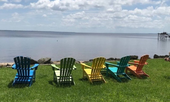 James City Casa | Waterfront 3 bedroom dog-friendly cottage with a million-dollar view