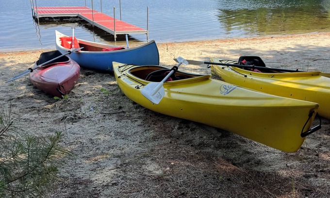 Livermore Cabaña | Waterfront 3-bedroom cottage on Brettuns Pond in Livermore, ME.