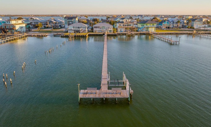 Rockport Casa | Waterfront 3BR/3BA on Copano Bay w/ Private Fishing Pier