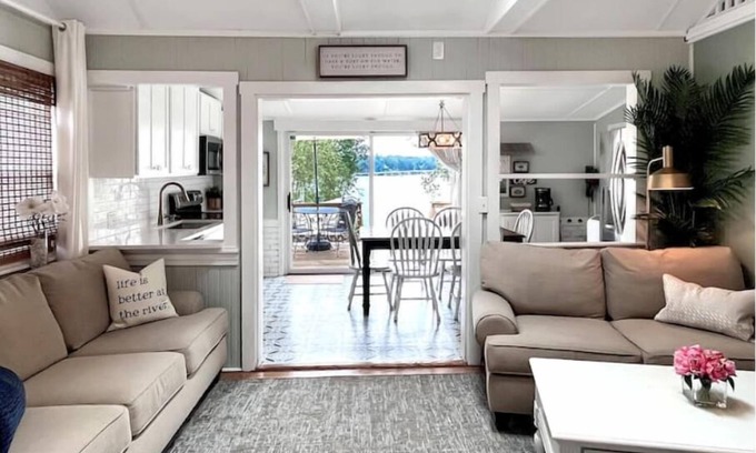 Riva Casa | Waterfront 3br Cottage - Paddle, Fish, Sand, Sun!