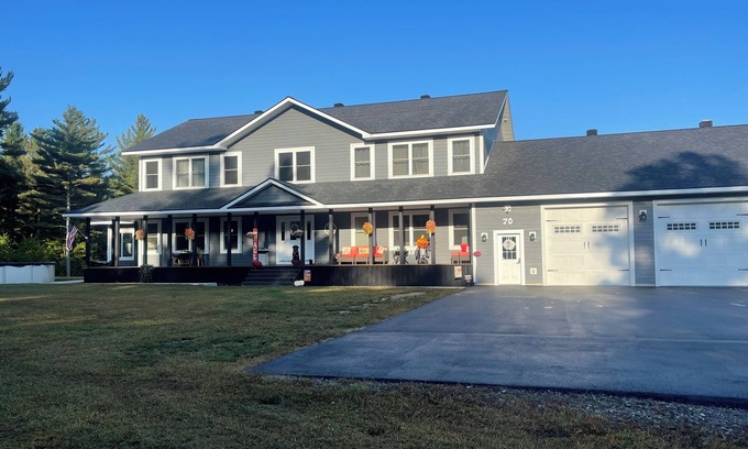 Colton Casa | Waterfront 4 bedroom 2.5 bathroom with swimming pool- sleeps 7.