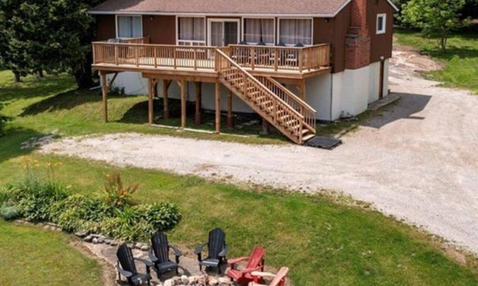 Utterson Casa | Waterfront 4 Season Home on Three Mile Lake. A Nature Lover's Paradise.
