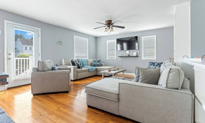 Berlin Casa | Waterfront 4BR w/Dock & Kids’ Rec Room