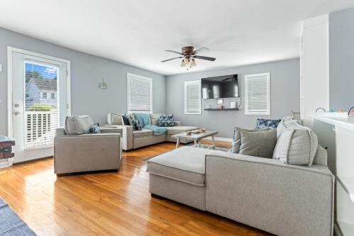 Berlin Casa | Waterfront 4BR w Dock & Kids Rec Room