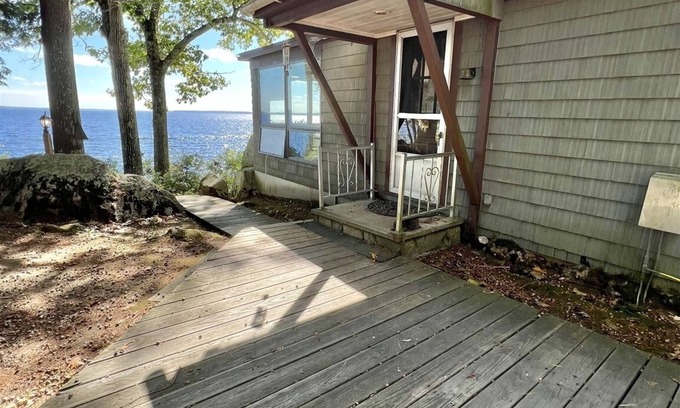 North Sebago Casa | WATERFRONT 5 BEDROOMS AND 2 BATHROOMS