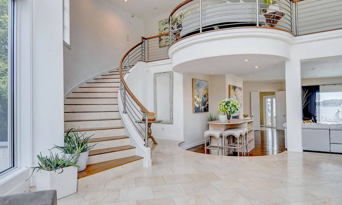 Northeast Virginia Beach Villa | Waterfront 5BR Luxury Retreat w/ Pool,Chef’s Kitchen–Sleeps 14 in Virginia Beach