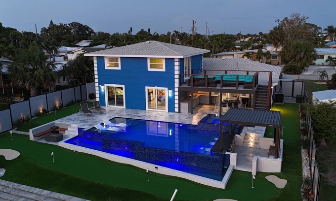 Bayshore Gardens Casa | Waterfront 5BR Luxury Home – Pool, Spa, Boat Lift, Putting Green, Fire Pit