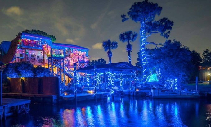 Nassau Bay Casa | Waterfront 5BR w/ Game Room, Near Space Center