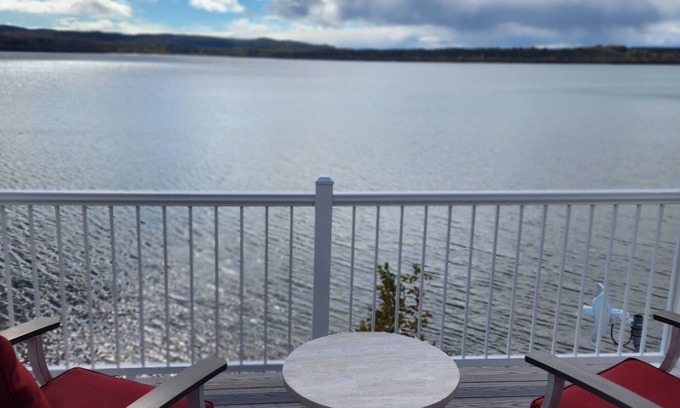 Arcadia Casa | Waterfront House, AC, Newly Remodeled, 8 Kayaks, 4 SUP, Rowboats