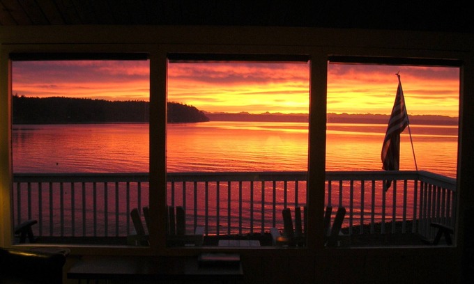 Suquamish Casa | Waterfront Beach Cottage Retreat