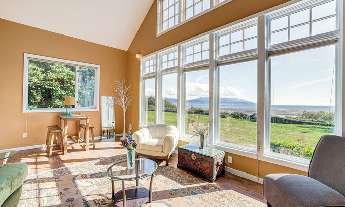 Marietta-Alderwood Casa | Waterfront Bellingham Bliss: Steps to Beach!