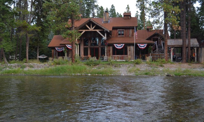 Bigfork Casa | Frente al agua Bigfork / Glacier Park Calendario de lujo para ofertas de último minuto!