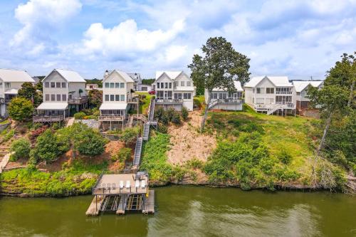 Athens Casa | Waterfront Bliss Wheeler Lake Retreat with Dock!