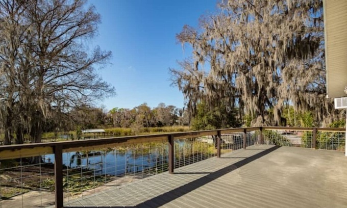 Leesburg Apartamento | Waterfront, Boat Launch, King Bed w/en suite bath