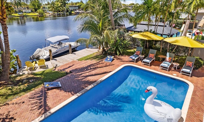 Cypress Lakes Casa | Waterfront | Boat Rental | Heated Pool | Sleeps 10