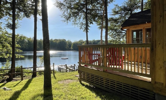 Mayfield Cabina | Waterfront, boats included, Cozy cabin on private lake, 25 minutes from TC.