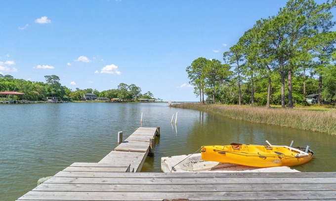 Florida Panhandle Casa | WATERFRONT Bring your Boat and tie up outback to the pier with community Pool