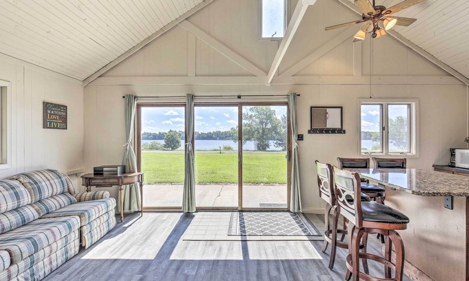 Butternut Cabina | ¡NUEVO! Waterfront Butternut Lake Inicio w / muelle privado