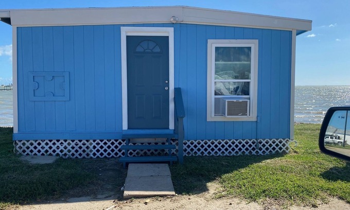 Aransas Pass Cabina | Waterfront cabin in beautiful Aransas Pass, Texas
