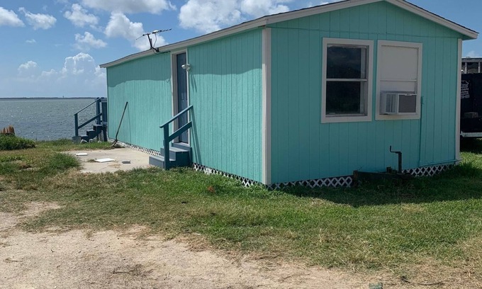 San Patricio County Cabina | Waterfront Cabin in Aransas Pass, Texas. Full kitchen! @Fin and Feather Marina