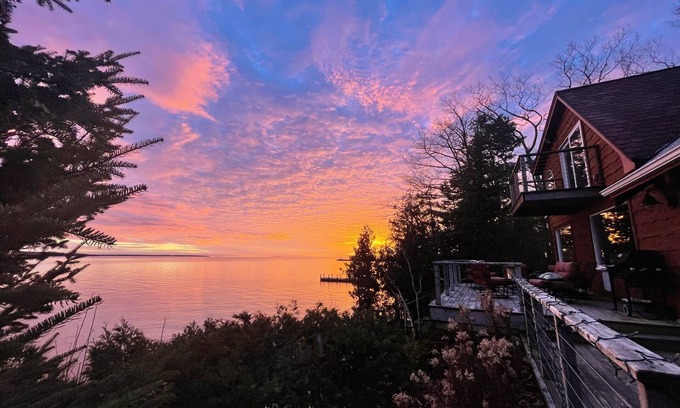Gills Rock Cabina | Waterfront Cabin Retreat at Door County's Edge