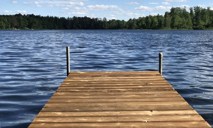 Lac du Flambeau Cabina | Pacífica, prístino lago cabaña de troncos en gran playa con agua clara