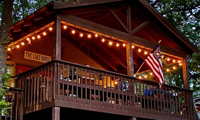 Eucha Casa | Waterfront Cabin w/Decks Galore on Grand Lake O' the Cherokees