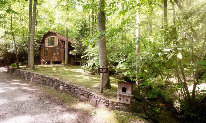 Robbinsville Cabina | Glamping Barn - Creekside con cocina al aire libre y fogata - ¡Mejor que Pinterest!