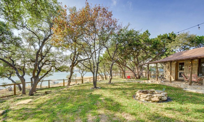 Rocky Ridge Casa | Waterfront Cabins on Lake Travis - Deep Cove