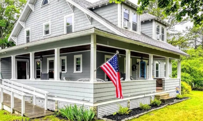 Buzzards Bay Casa | Waterfront Cape Cod Family Home in Bourne