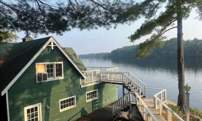 Muskoka Lakes Cabaña | Waterfront Charming Muskoka Cottage