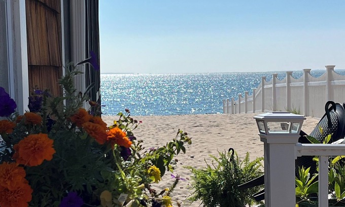 New England Cabaña | Waterfront Charming 4 Bedroom Cottage with AC, WiFi & Beach in Serene Old Lyme
