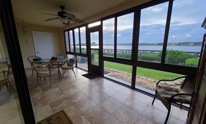 Bouchelles Island Condominio | WATERFRONT Condo!