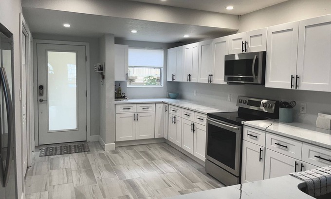 Capri Isle Condominio | Waterfront Condo