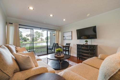 Walden on Lake Conroe Apartamento | Waterfront Condo on Lake Conroe with Boat Launch!