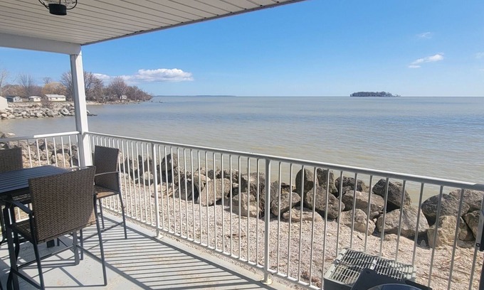 Put-in-Bay Condominio | Waterfront condo on Middle Bass Island
