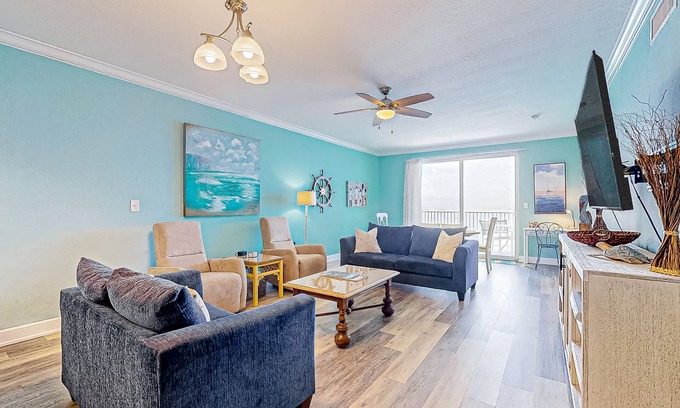 Ono Island Condominio | Waterfront condo with beach access, pools, balcony, central AC, & W/D