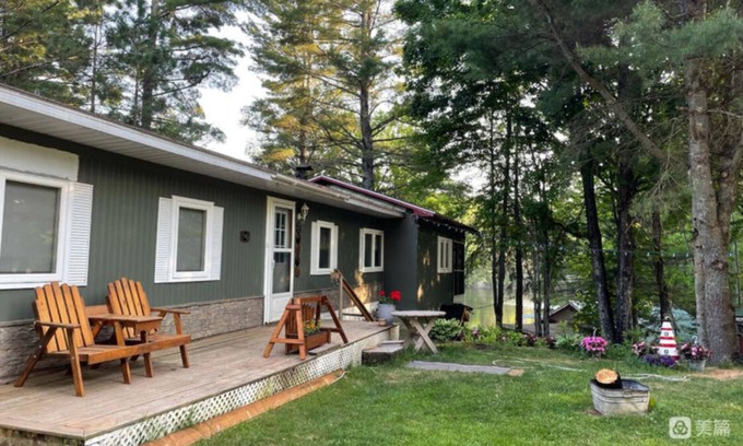 McArthurs Mills Cabaña | Waterfront Cottage - Clear Lake STARLINK internet Crown Land Great Hike Fishing