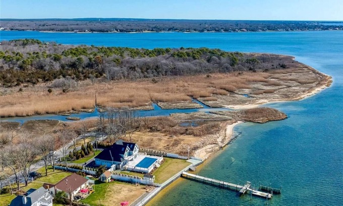 East Moriches Cabaña | Waterfront Cottage across from Cupsogue Beach