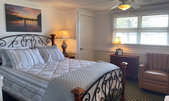 Bozman Cabaña | Waterfront cottage, 1 bd 1 bath, Perfect for your next getaway!