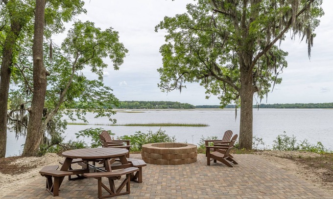 Seabrook Cabaña | Waterfront Cottage 3 Bedrooms