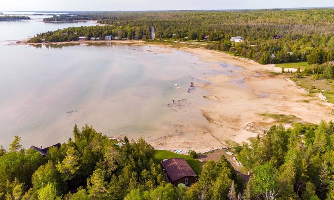 South Bruce Peninsula Cabaña | Waterfront Cottage for rent (Near Sauble Beach)